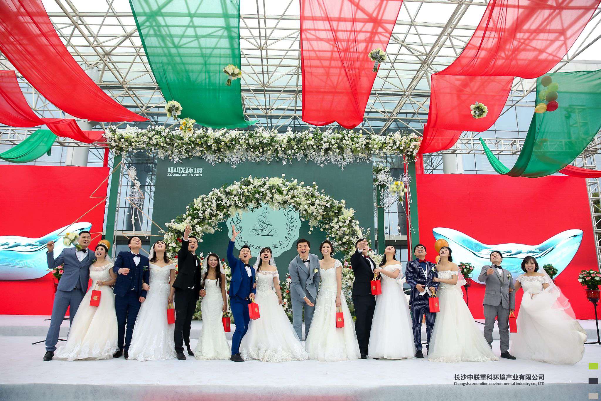 最美新娘！最帥新郎！最豪婚車！最贊婚禮！