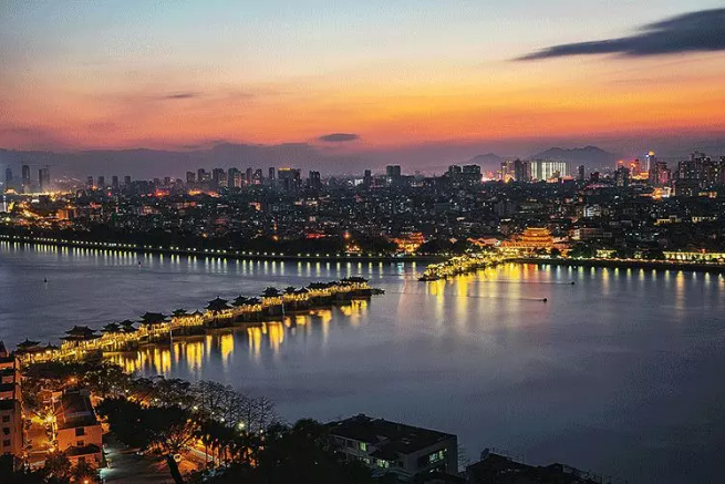 4706.2萬(wàn)！盈峰環(huán)境高質(zhì)量垃圾轉(zhuǎn)運(yùn)類設(shè)備助力潮州打造城市新面貌